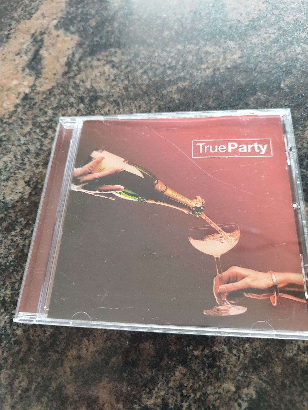 CD: CD, True Party – Usato da Madiswil venduto da marmotte63