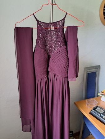 Bordeauxrotes Abendkleid