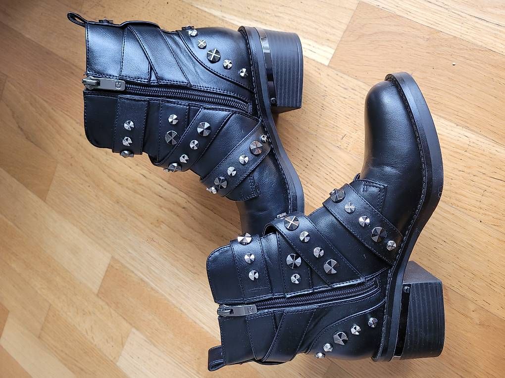 Scarpe da donna: Guess Stiefeletten Gr. 37 – Usato da Boll venduto da ttr-fun 1