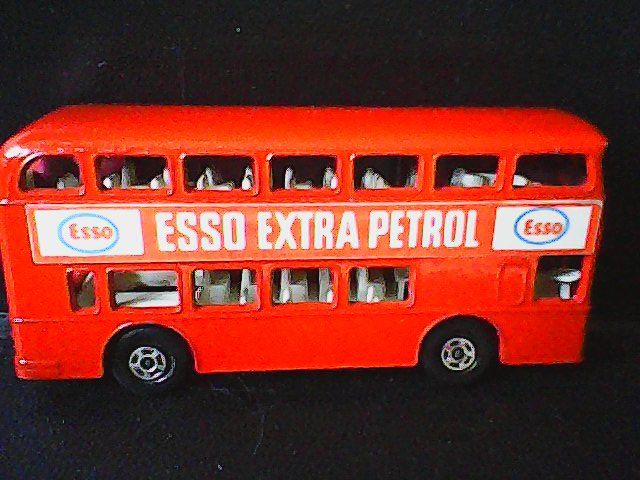 Matchbox Spielzeuge: Matchbox, Roter London D'decker, Daimler, Esso Extra Petrol – Gebraucht aus Rümlang von Vuvuzella 1