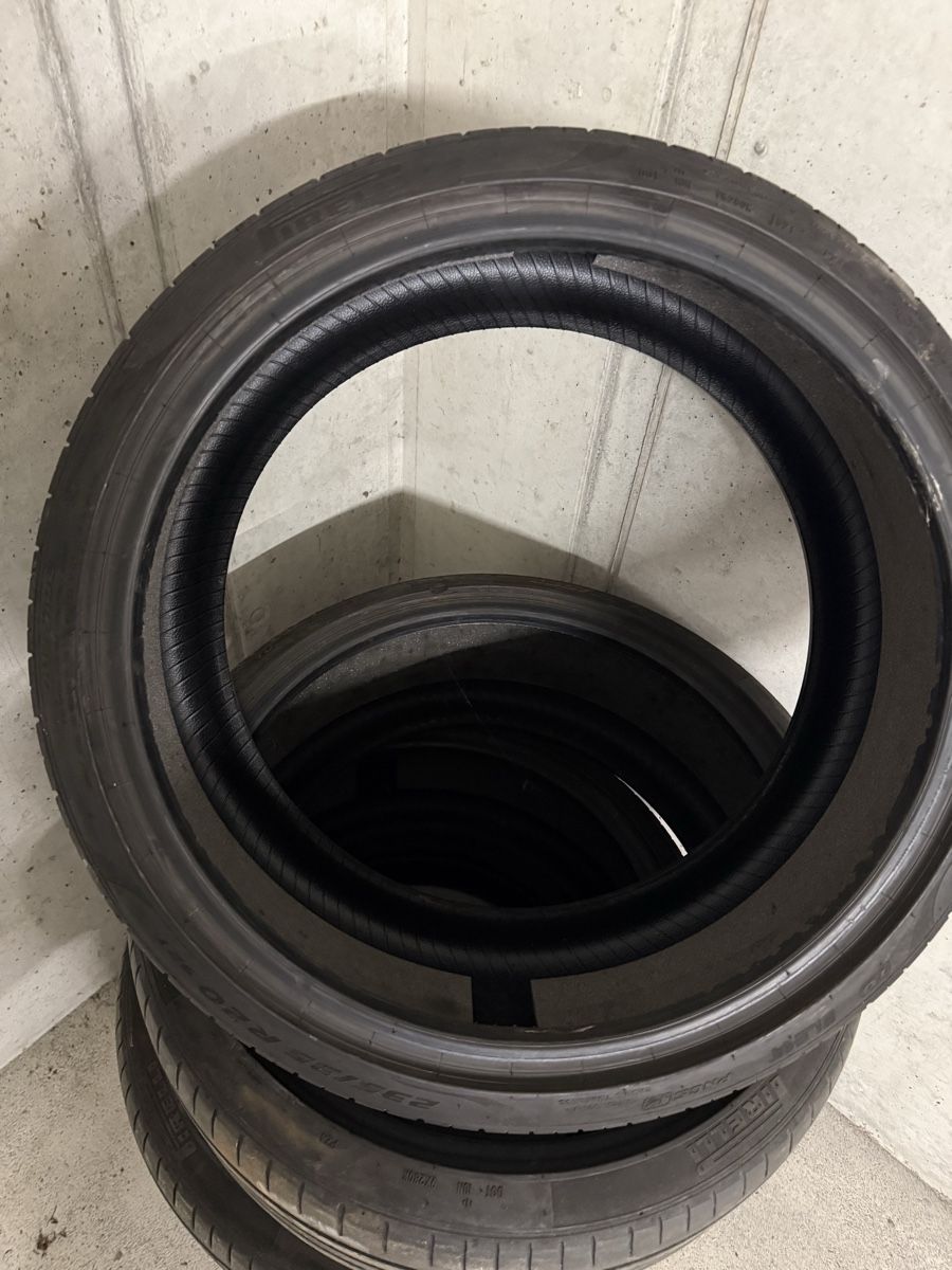 Pirelli Pneus & Kompletträder: Pirelli 235 35 20r – Gebraucht aus Auw von ax2_9ndl