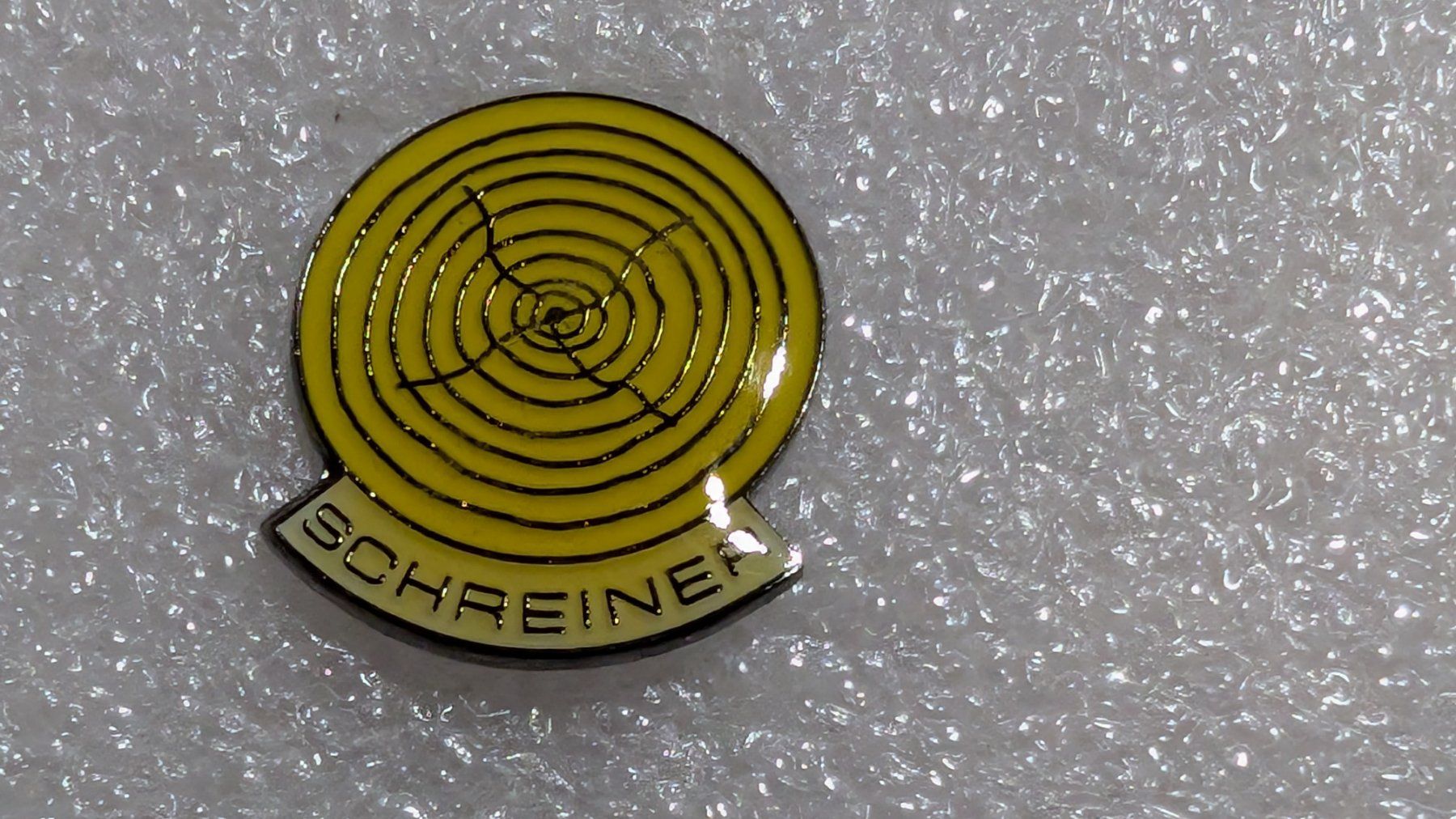 Plaketten & Abzeichen: Ansteckpin 271: Schreiner – Gebraucht aus Oppligen von Pin-Fall-Shop