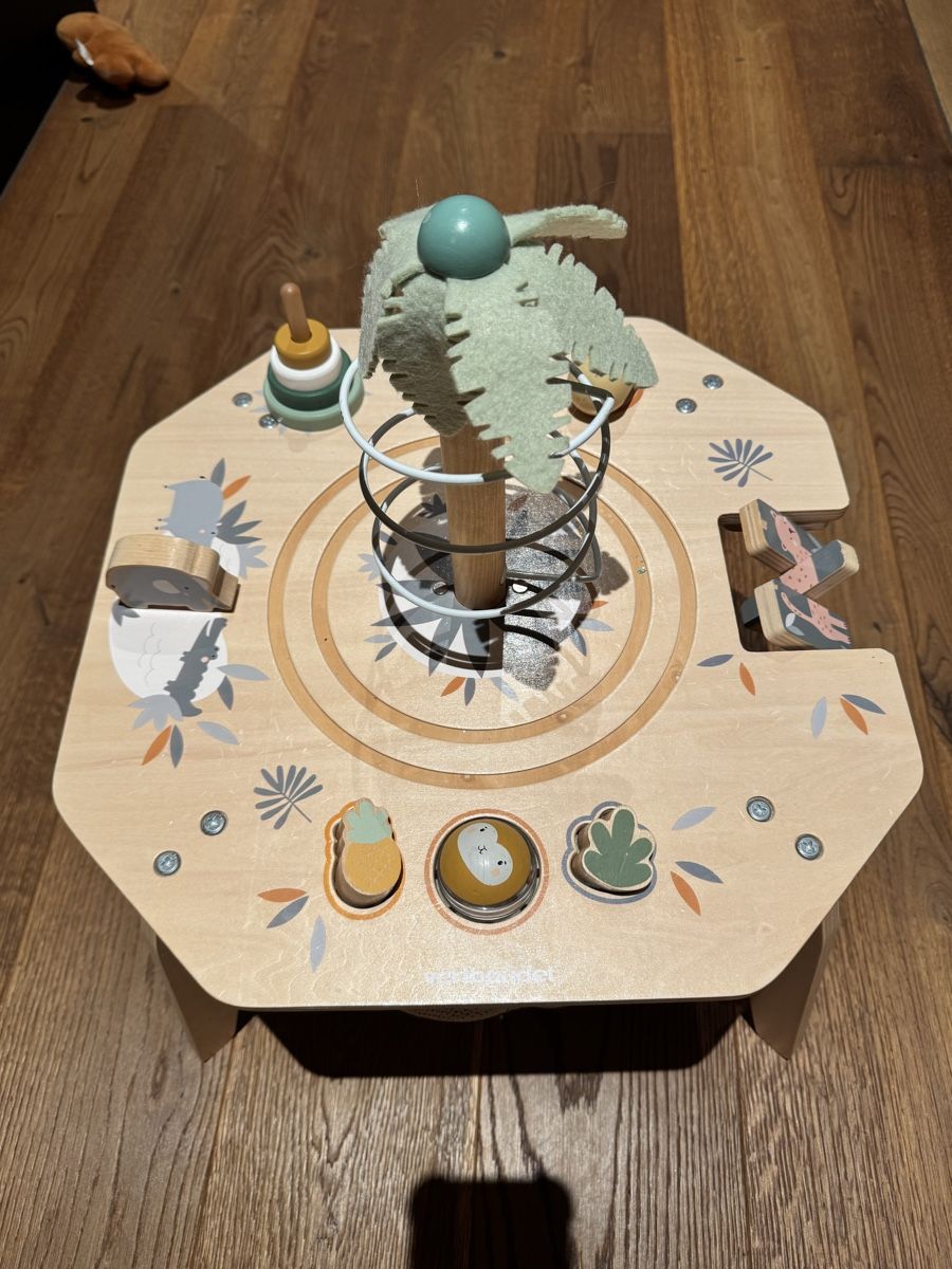 Spielzeuge: Spieltisch aus Holz – Gebraucht aus Arisdorf von urs_n2xv 2