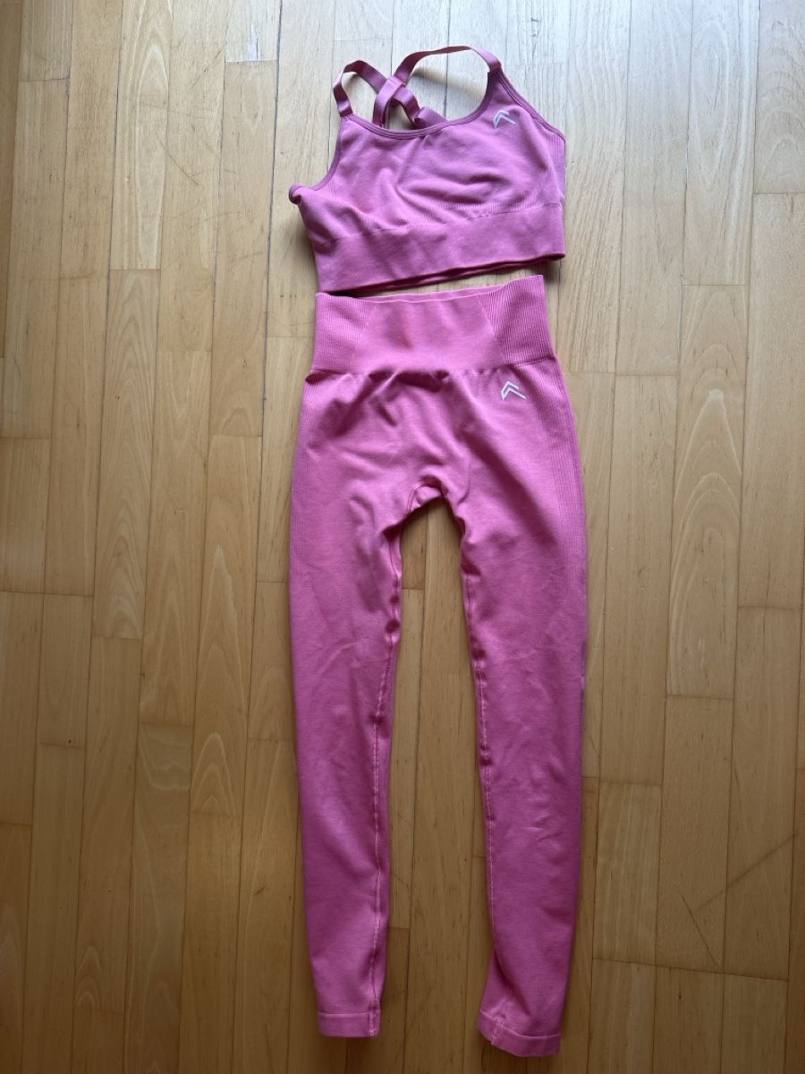 Oner Active Leggings: Oner Active Set – Nuovo (secondo la descrizione) da Rickenbach-Sulz venduto da hel_yx9y