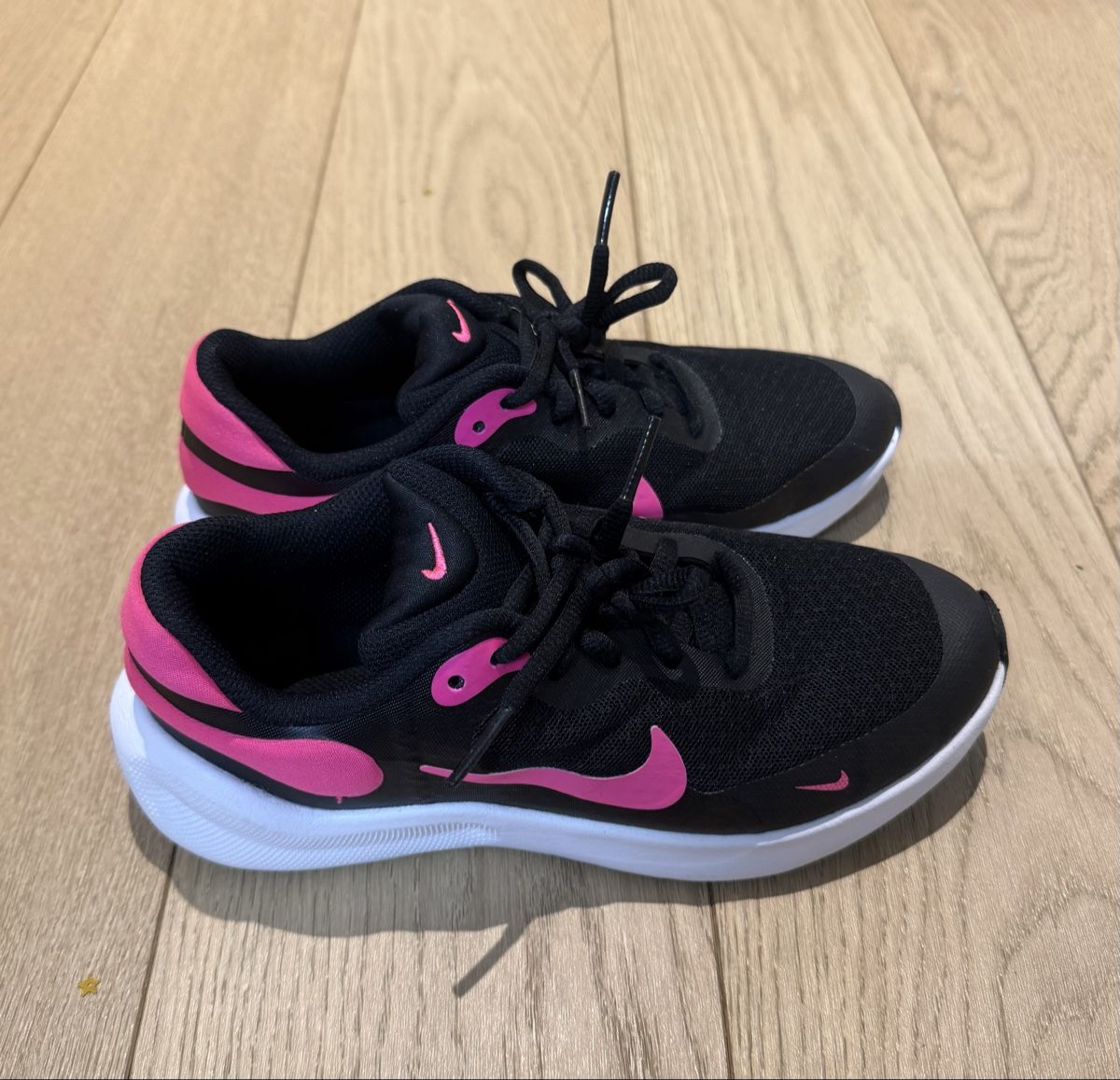 Nike Chaussures filles: Nike Turnschuhe – D'occasion à Flurlingen par NatDrake 1