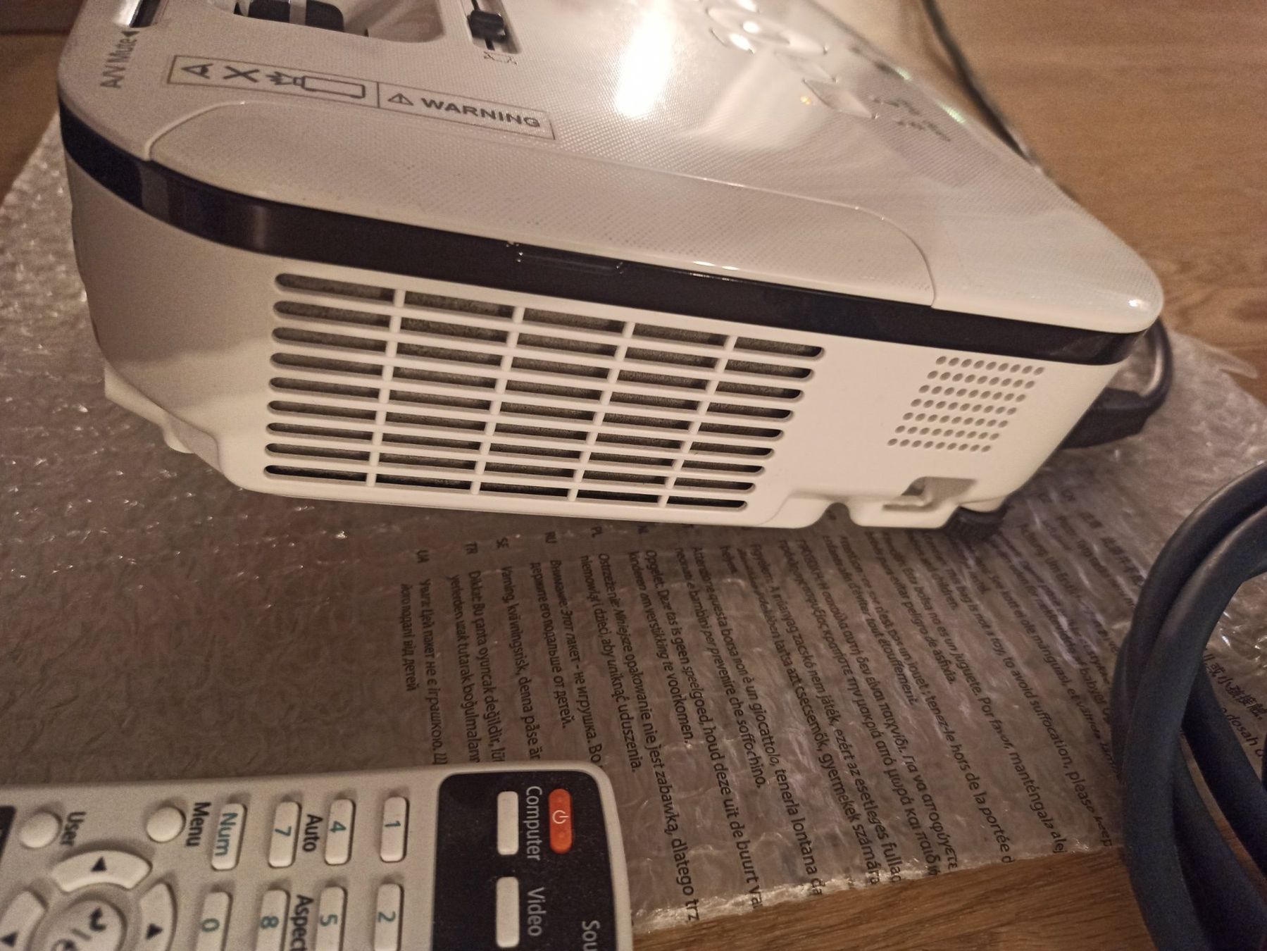 Epson Videoprojektoren: Beamer Epson EB-W12 mit Fernbedienung – Defekt aus Oberweningen von mar_87mx 3