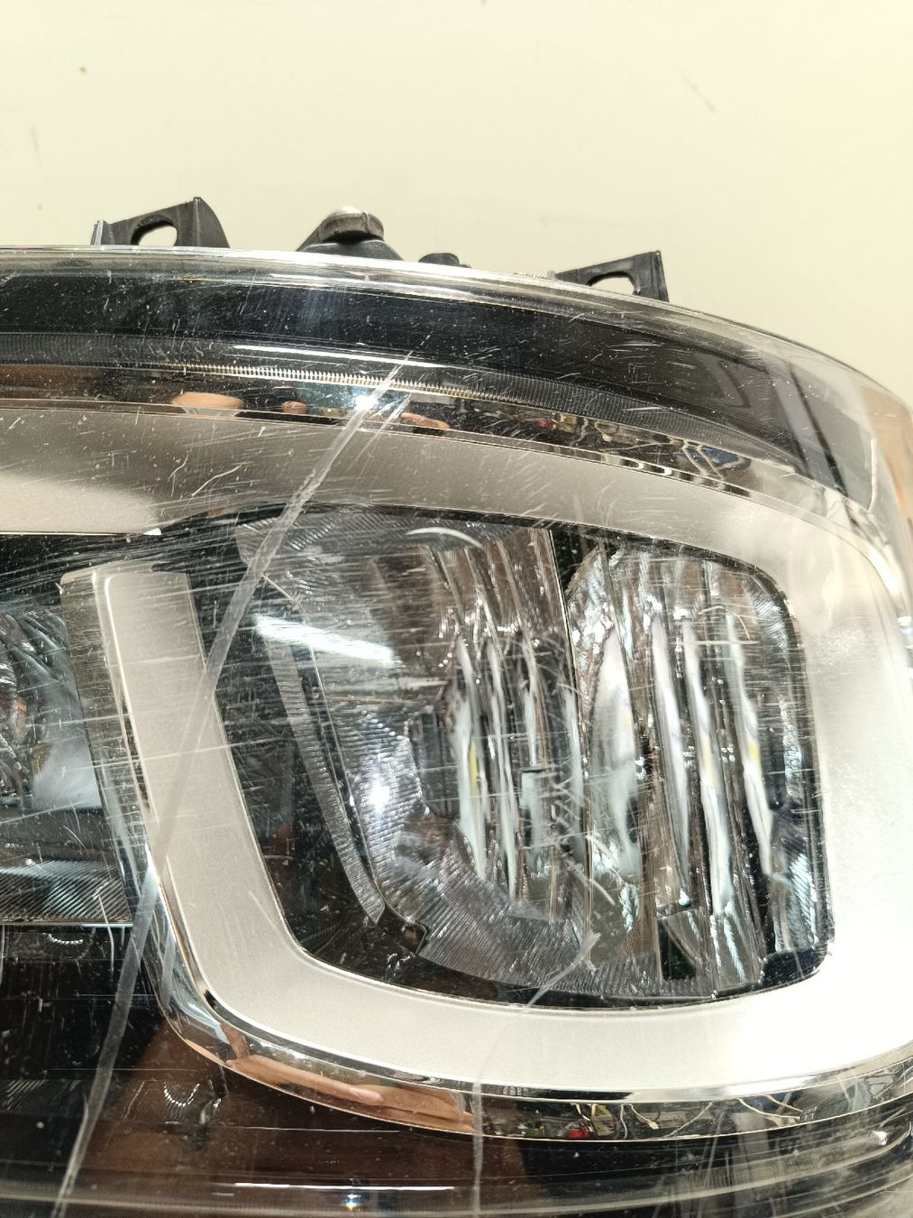 Scania Fari: Scania LED Scheinwerfer rechts,(em329) – Usato da Künten venduto da Schnaepplihuus 3