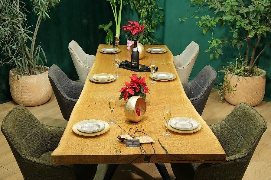Tavoli: Einzigartiger Baumscheibentisch aus massiver Eiche – Usato da Walchwil venduto da Swissdesign_Haag 5