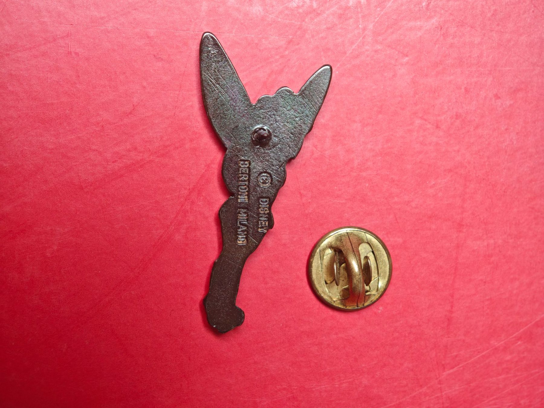 Disney Placchette & Badge: Pin von Disney Tinker Bell aus Peter Pan – Usato da Urdorf venduto da AHOI-90 1