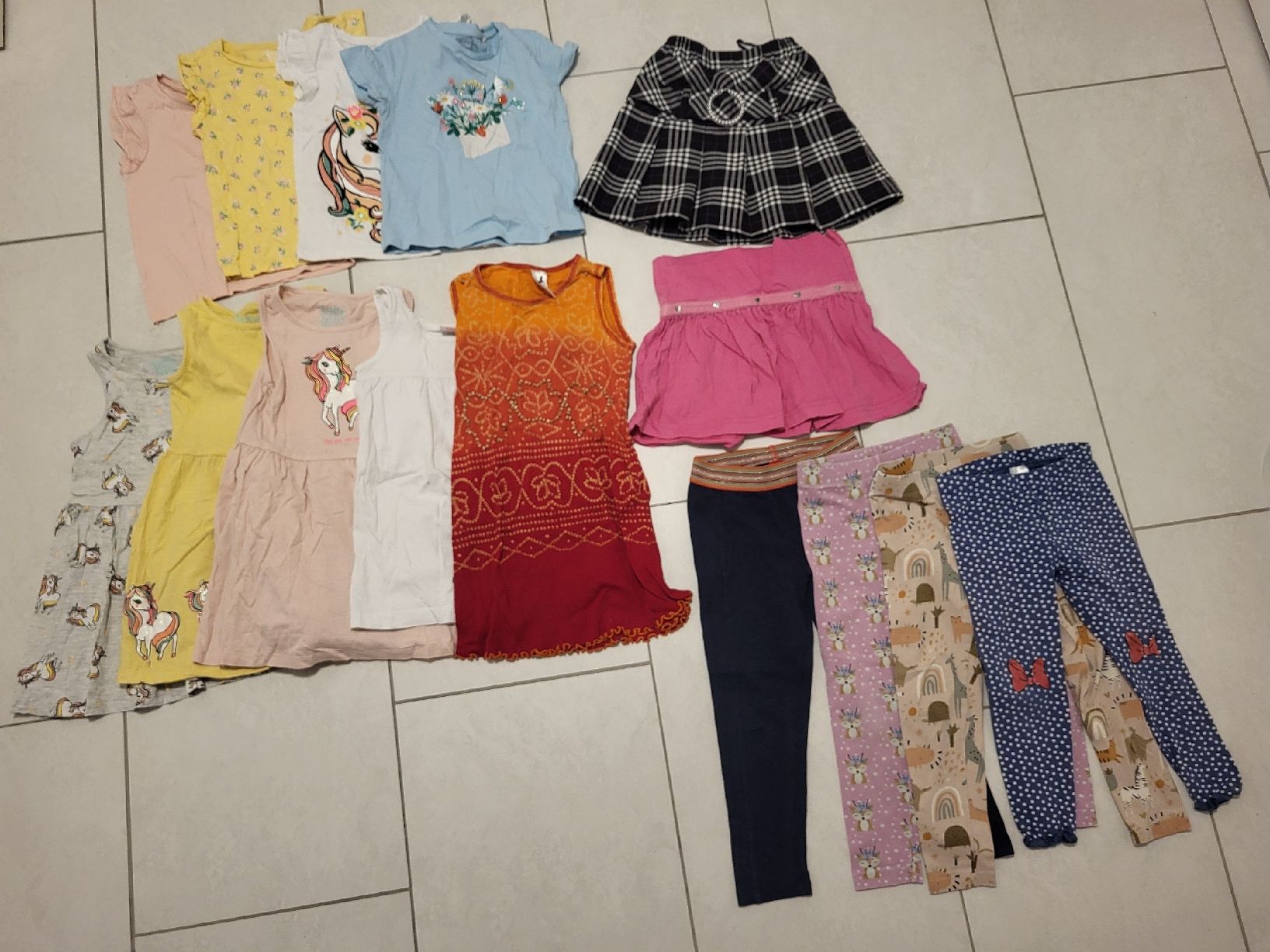 Lotti & Set di vestiti: Kleiderpaket Grösse 104 – Usato da Oberwangen TG venduto da Murmel82