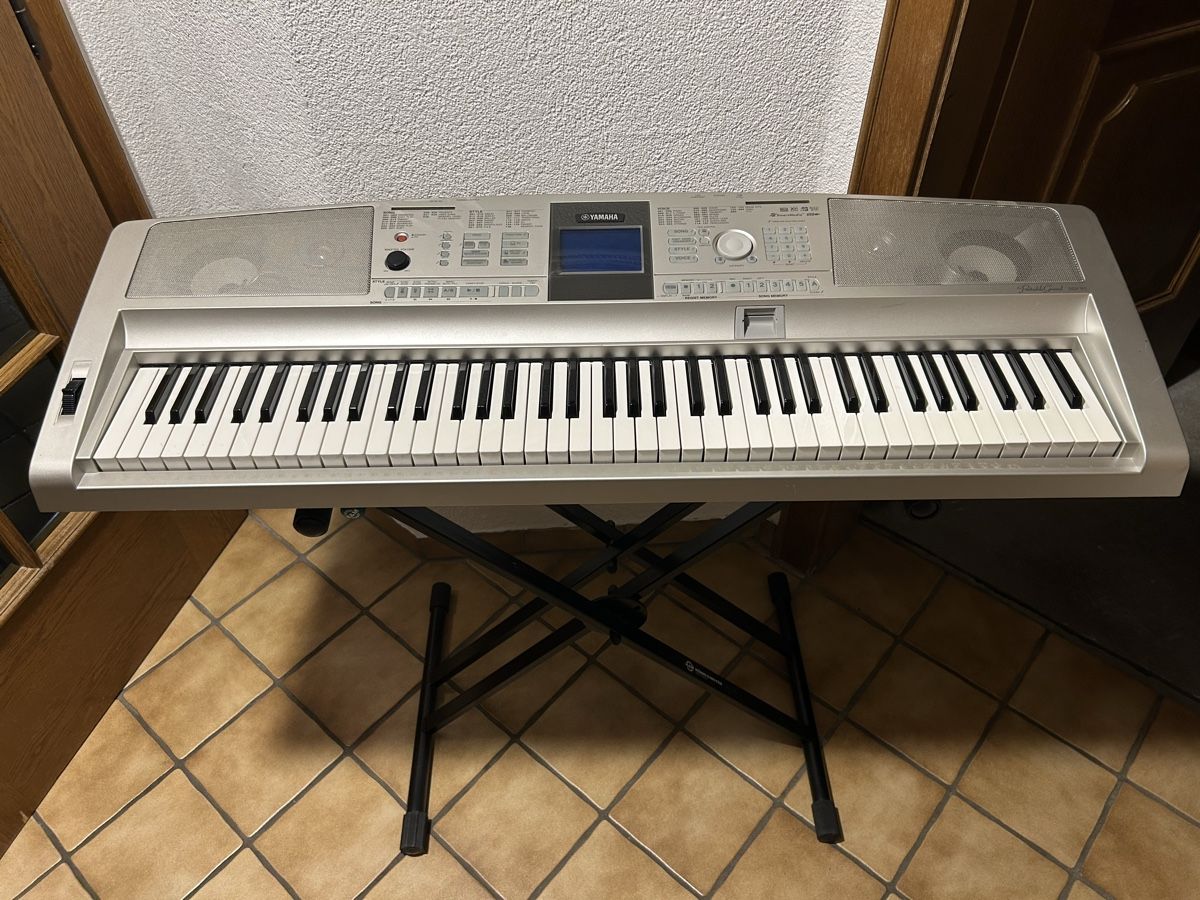 Yamaha Musikinstrumente: Yamaha DGX-305 Keyboard – Gebraucht aus Aristau von hiho140