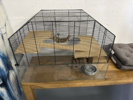 Kleintierkäfig mit Zubehören und Wasserspender