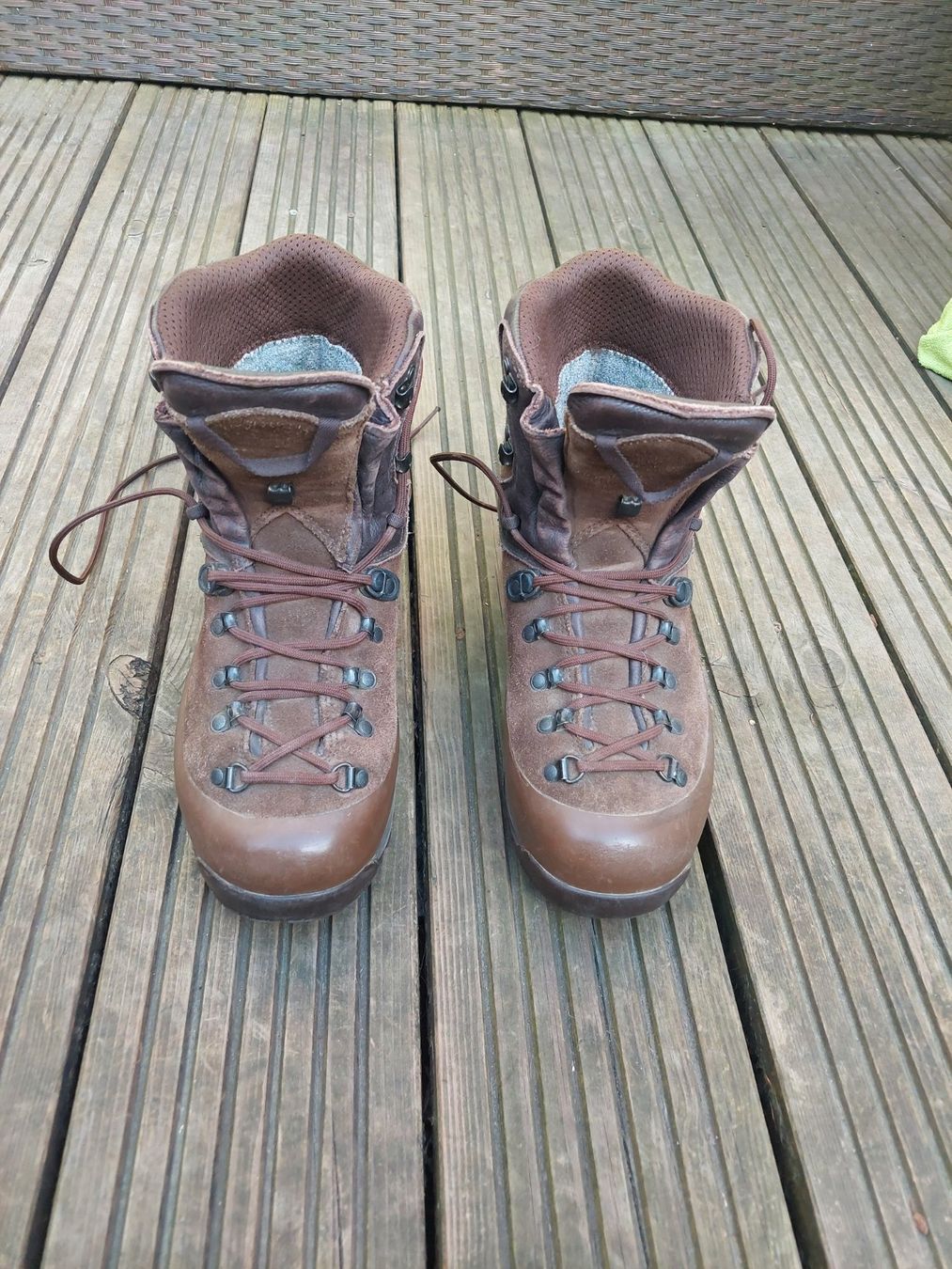 Scarpe da uomo: Millitär-Wanderschuhe Grösse 43, wasserdicht, schwer – Usato da balterswil venduto da minkewhale2007 1