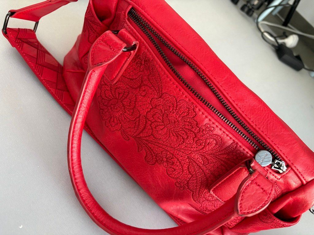 Taschen für Damen: Handtasche Desigual – Neu (gemäss Beschreibung) aus Romanshorn von halbmond73 1