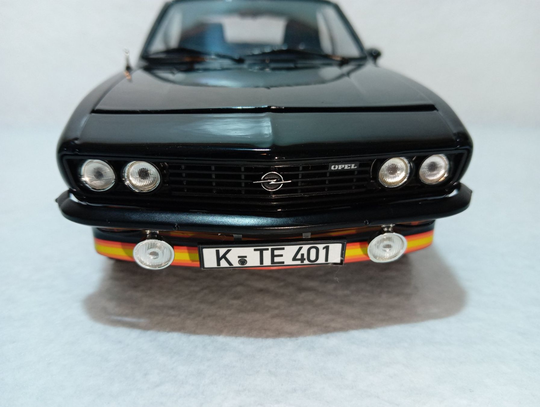 Norev Modellini d'auto: Opel Manta GT/E Black Magic – Nuovo e nell'imballaggio originale da Huttwil venduto da Secondtrain 2
