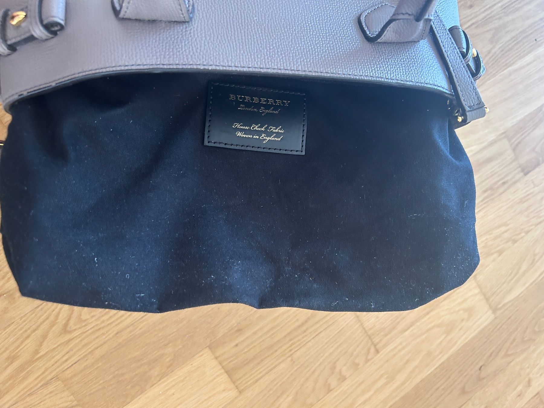 Burberry Borse da donna: Burberry handbag grey leather good condition – Usato da Basel venduto da mar_df9j 4