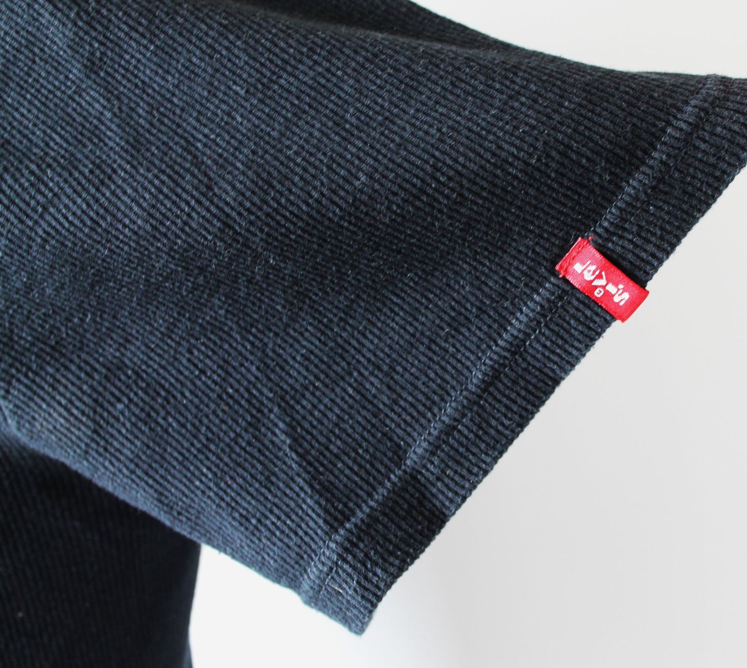 Levi's T-shirt: T-Shirt LEVI'S taille L – Usato da Chez-le-Bart venduto da jasse 1
