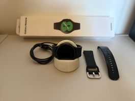 Samsung Galaxy Watch 4 Smartwatch + Zubehör