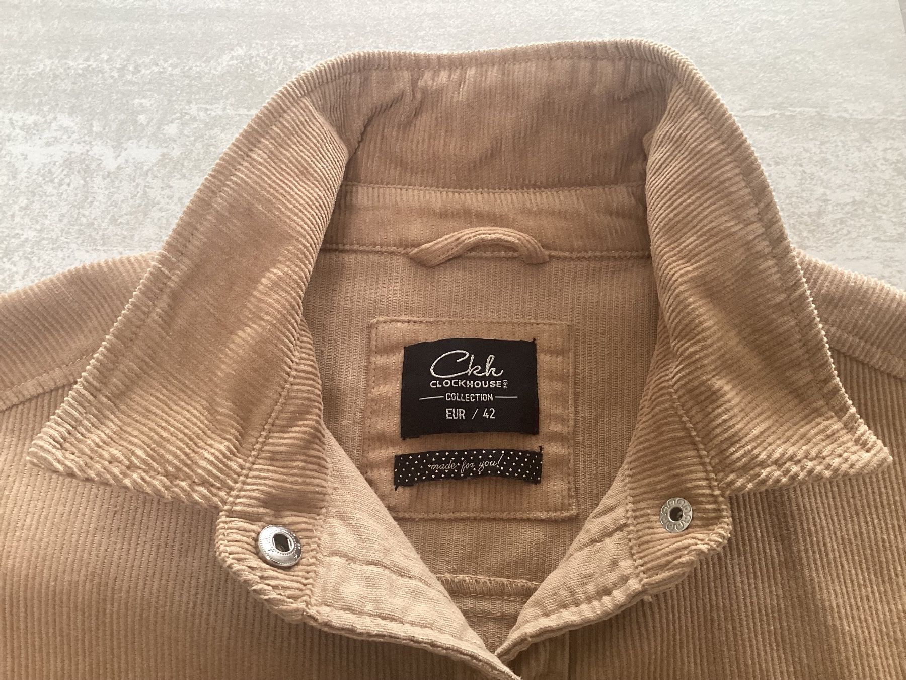 Jacken: Cordjacke kurz Gr. 42 / NEU – Neu (gemäss Beschreibung) aus Riehen von Bibo 3