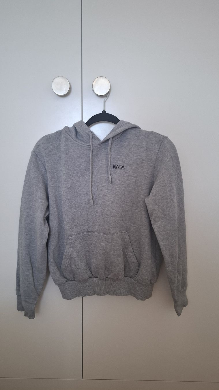 H&M Pullover & Sweatshirts: Hoodie H&M Divided NASA grey size S – Gebraucht aus Hausen am Albis von ann_2kkx