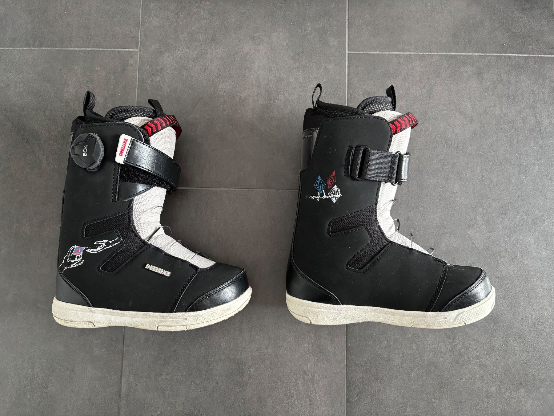 Deeluxe Scarpe per ragazzi: DEELUXE Rough Diamond Kinder Snowboardschuh Grösse 33 – Usato da Oberägeri venduto da MariaLehman 2