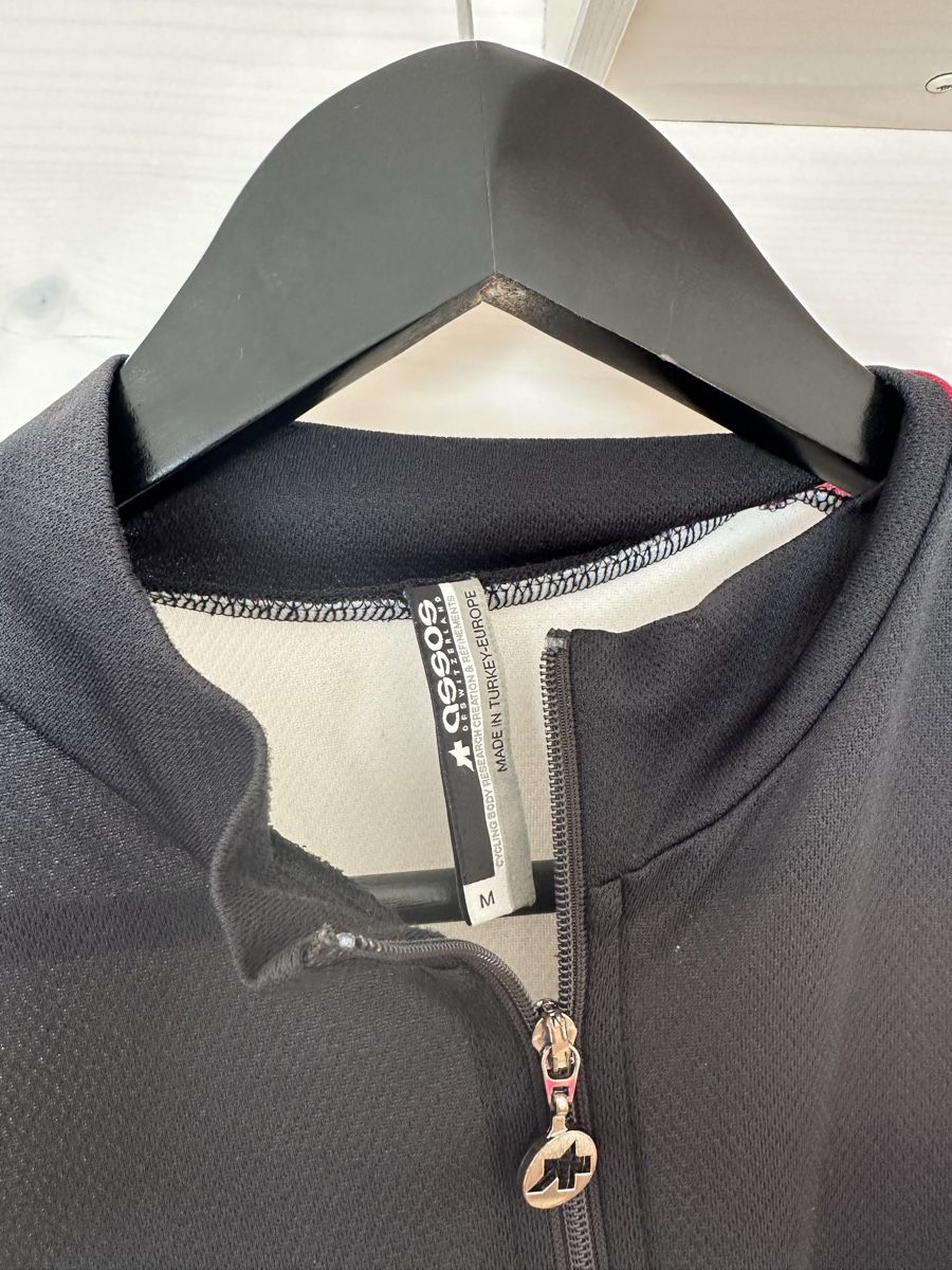 Assos Canottiere & Pantaloni: Maillot cyclisme Assos Mille Evo7 été - Taille M – Usato da Lugnorre venduto da Steph_4 2