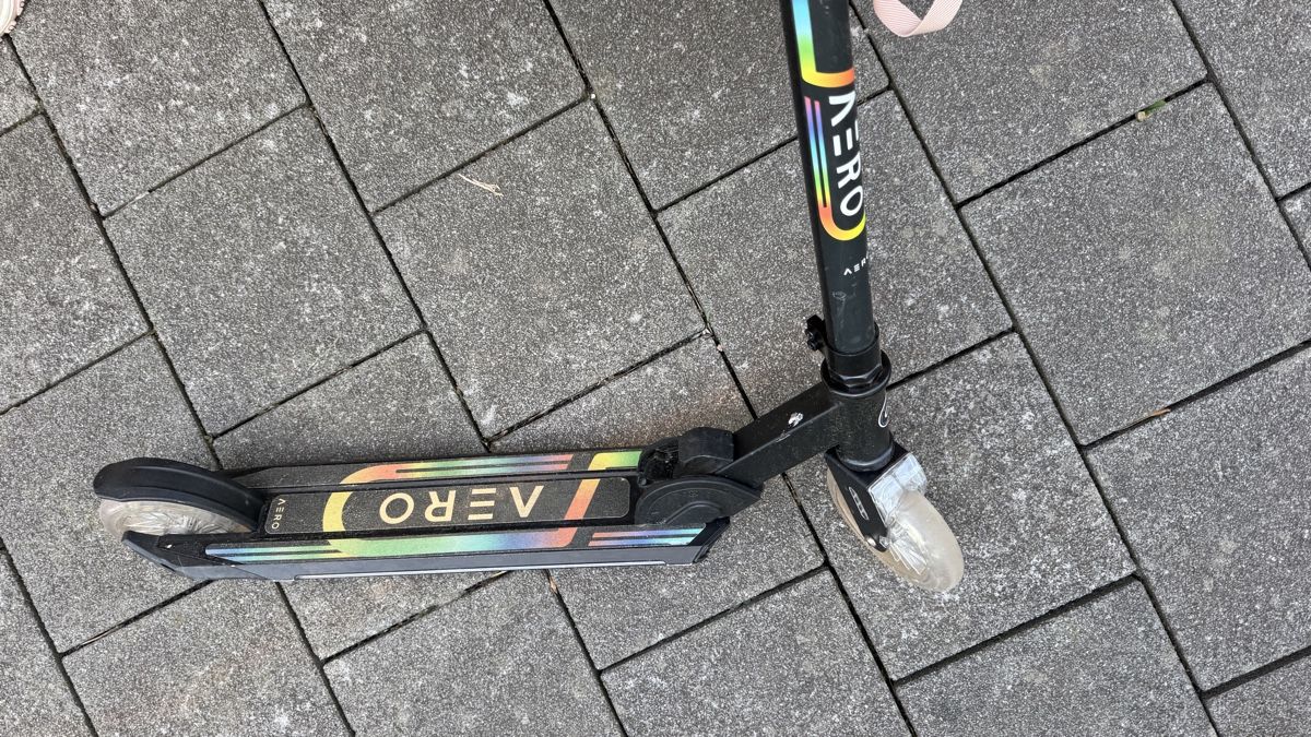 Kickboard: Aero Scooter Trotti mit LED Rädern – Usato da Steinhausen venduto da inmumi 1