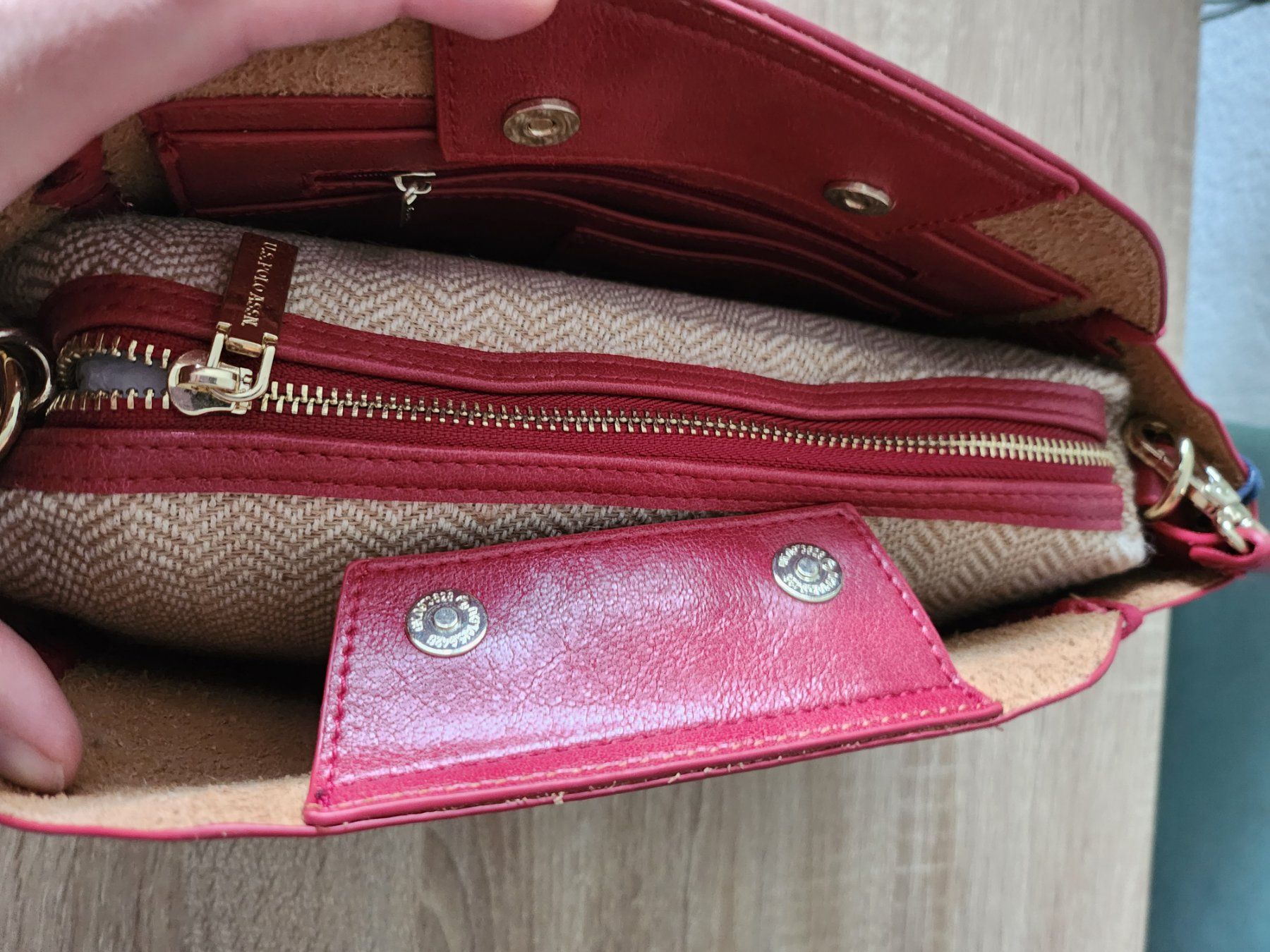 US Polo Borse da donna: Us Polo Handtasche mit Necessaire – Nuovo e nell'imballaggio originale da Kefikon TG venduto da Livline 5