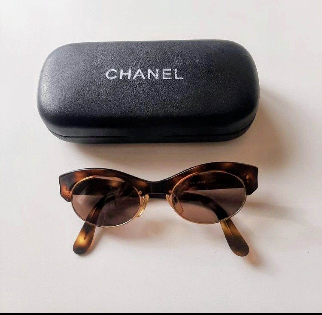 Chanel Occhiali & Lenti: Lunette de soleil Chanel papillon – Usato da Nyon venduto da bet_g2rh