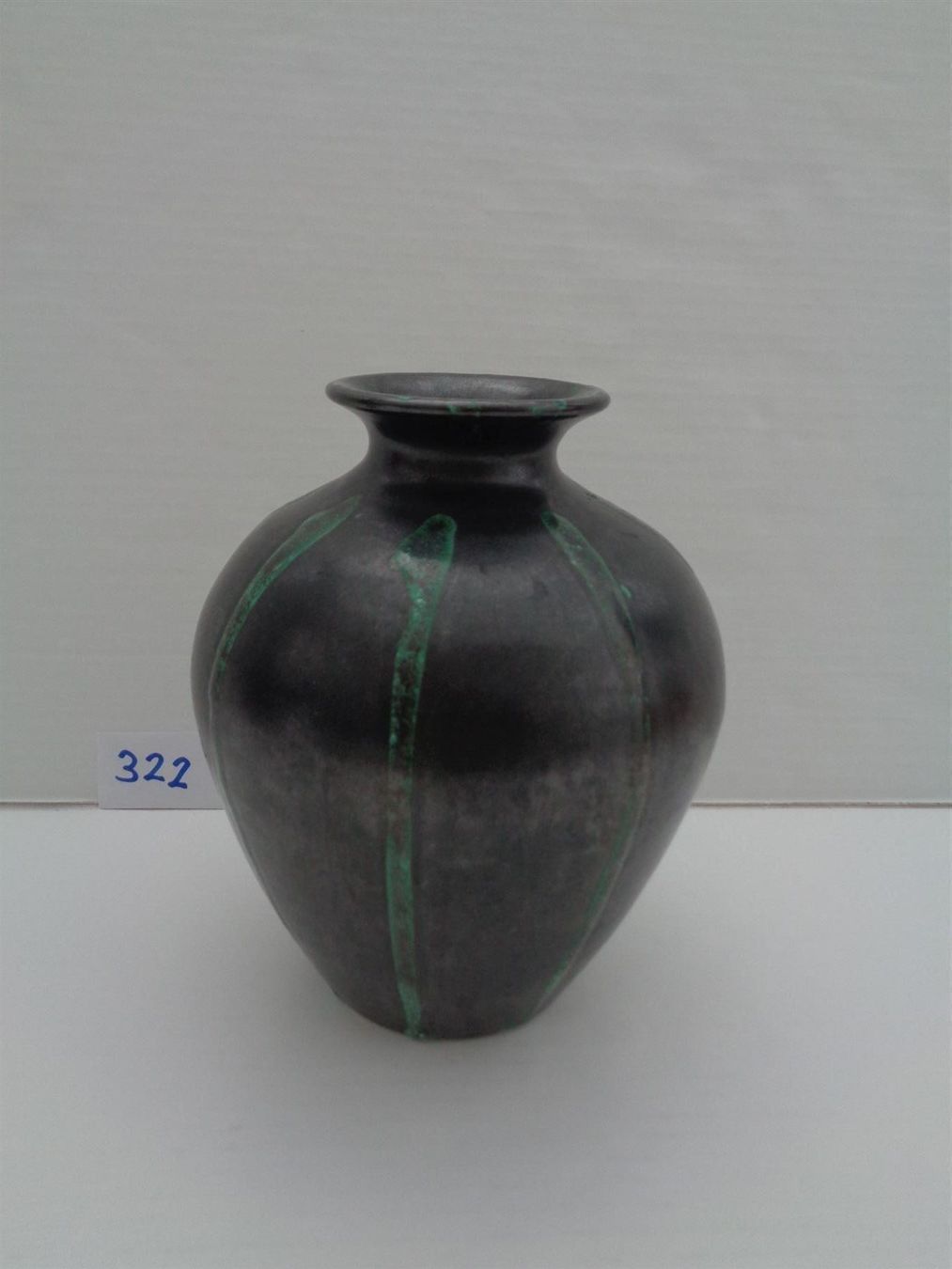 Vasi & Recipienti: Keramik Vase Graphit-schwarz mit Grün – Usato da Chur venduto da omonia