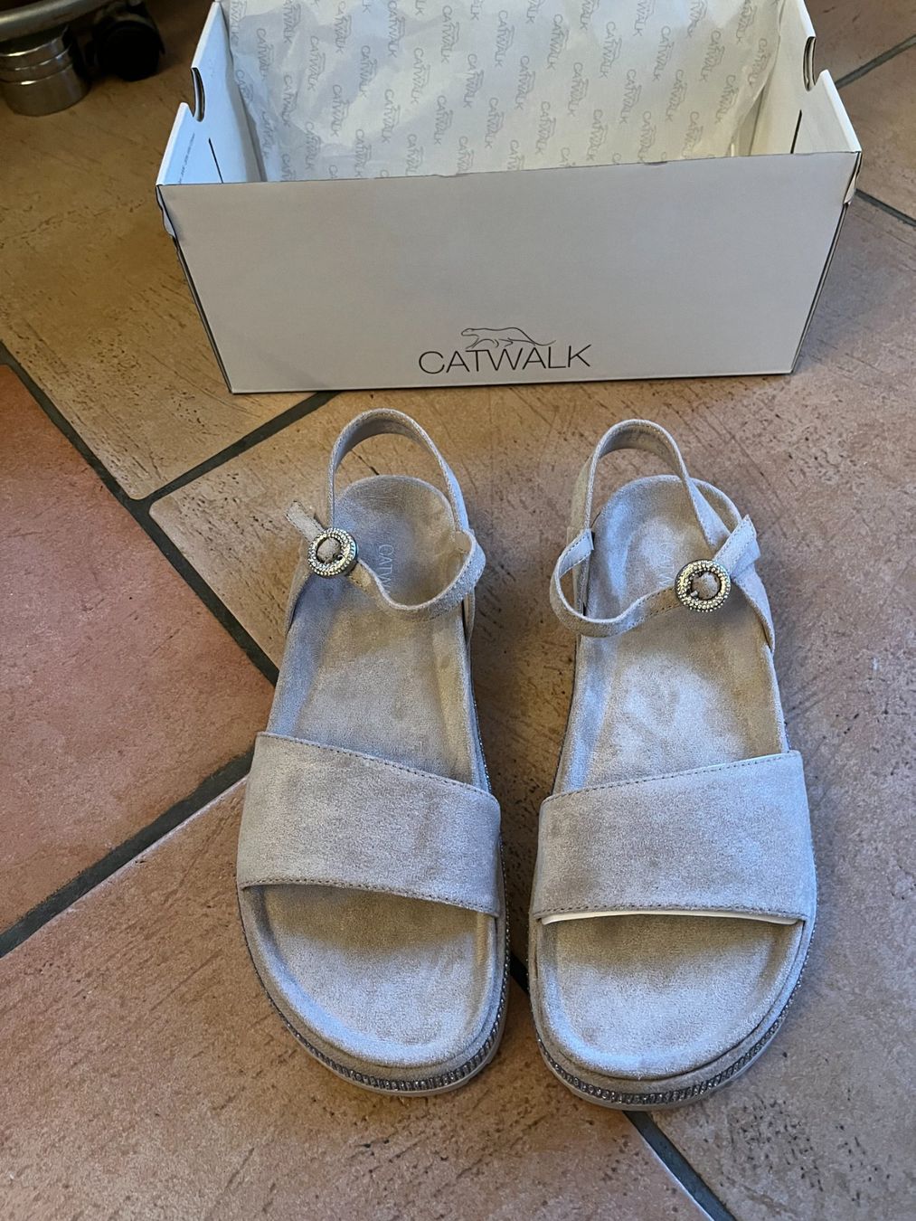 Scarpe da donna: Sandale Gr 37 . Fabrikneu – Nuovo e nell'imballaggio originale da Rekingen AG venduto da Barmaleus 1
