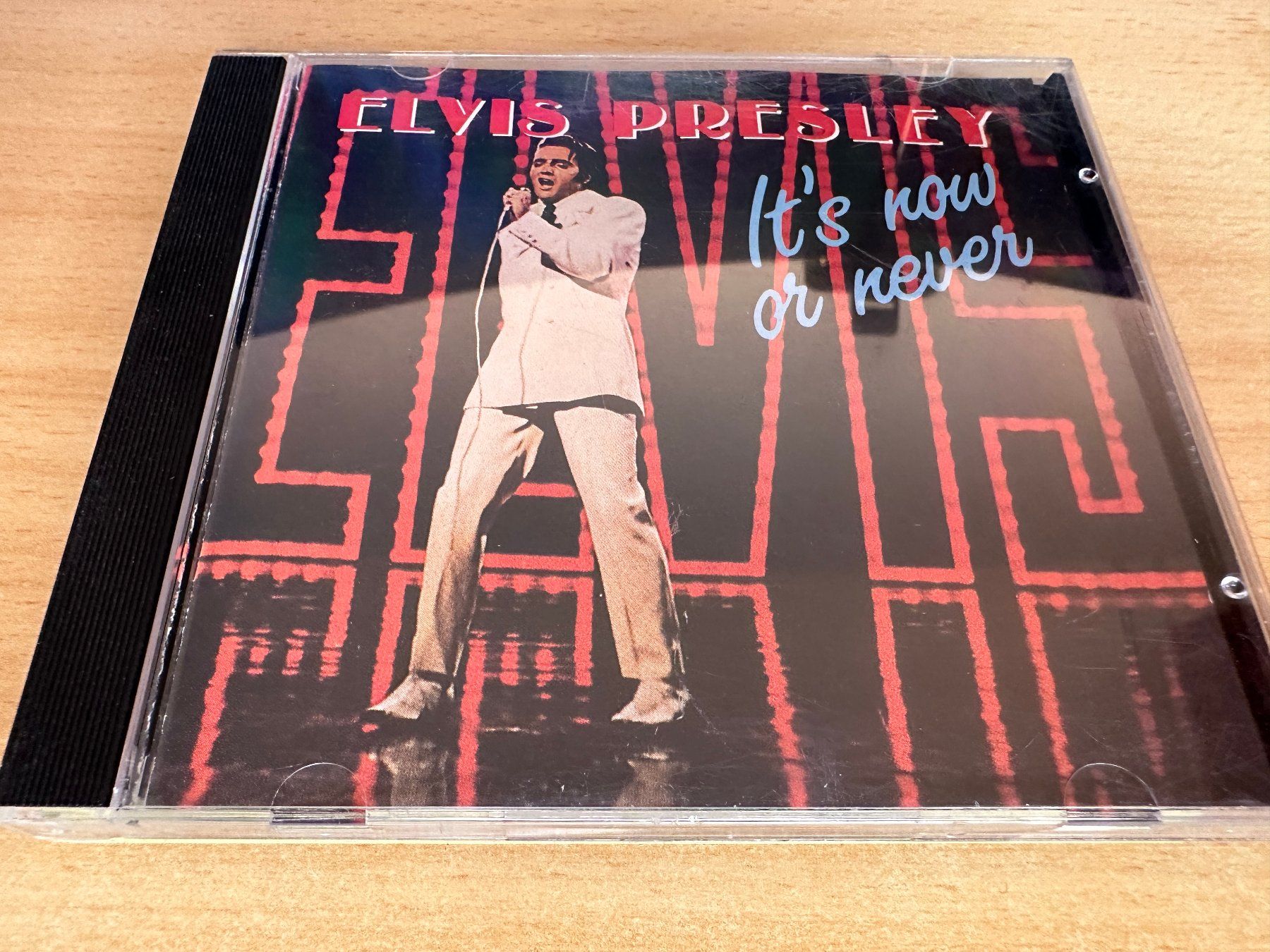 CD: Elvis Presley – It's Now Or Never – Usato da Rikon im Tösstal venduto da Alpenmutz