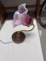 Vintage Wandlampe, Blumen Design, Lila und weisses Glas