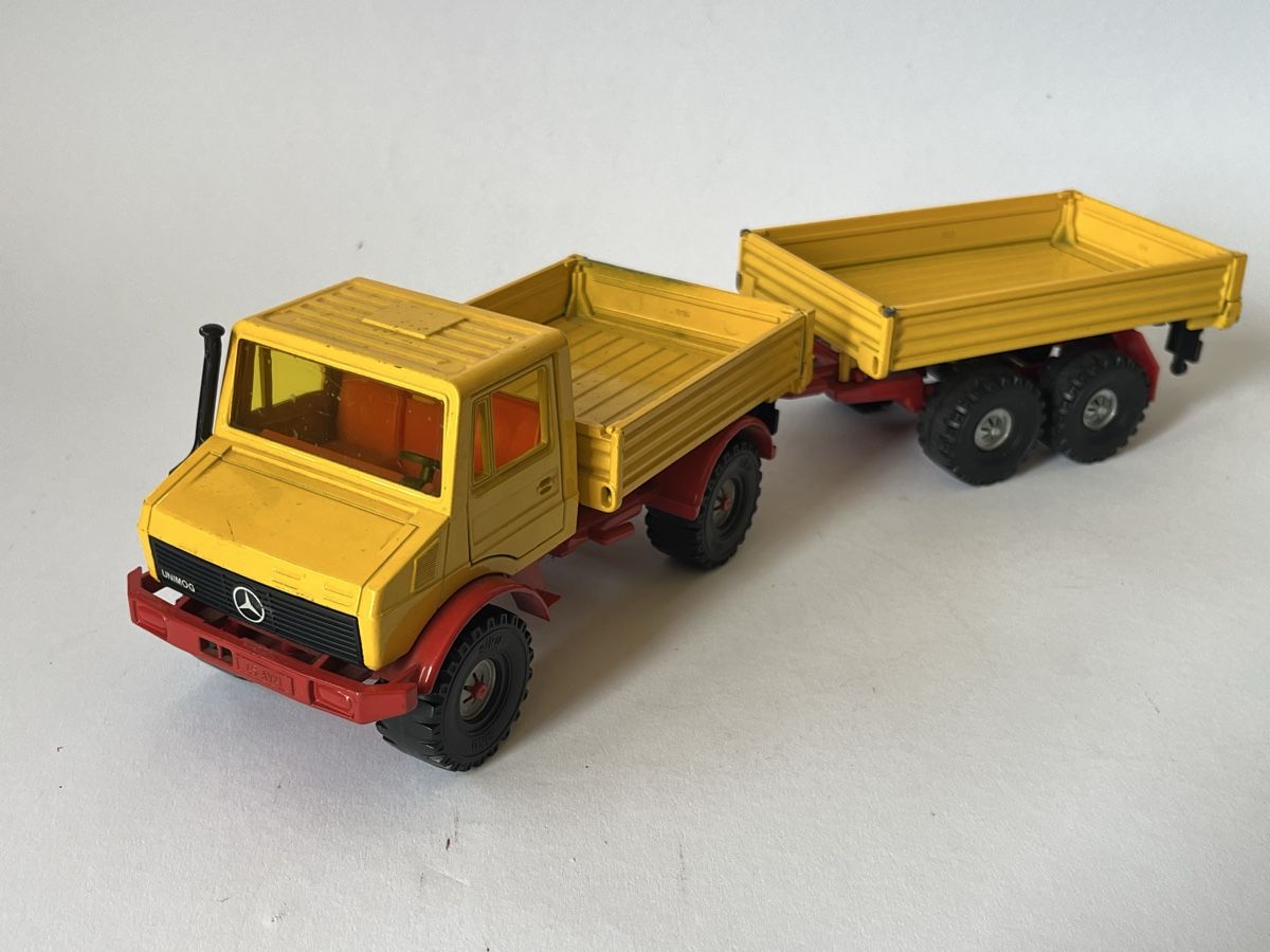 Siku Modellautos: SIKU Unimog mit Hänger, Grossmodell – Gebraucht aus Aeugst am Albis von Capricornus310