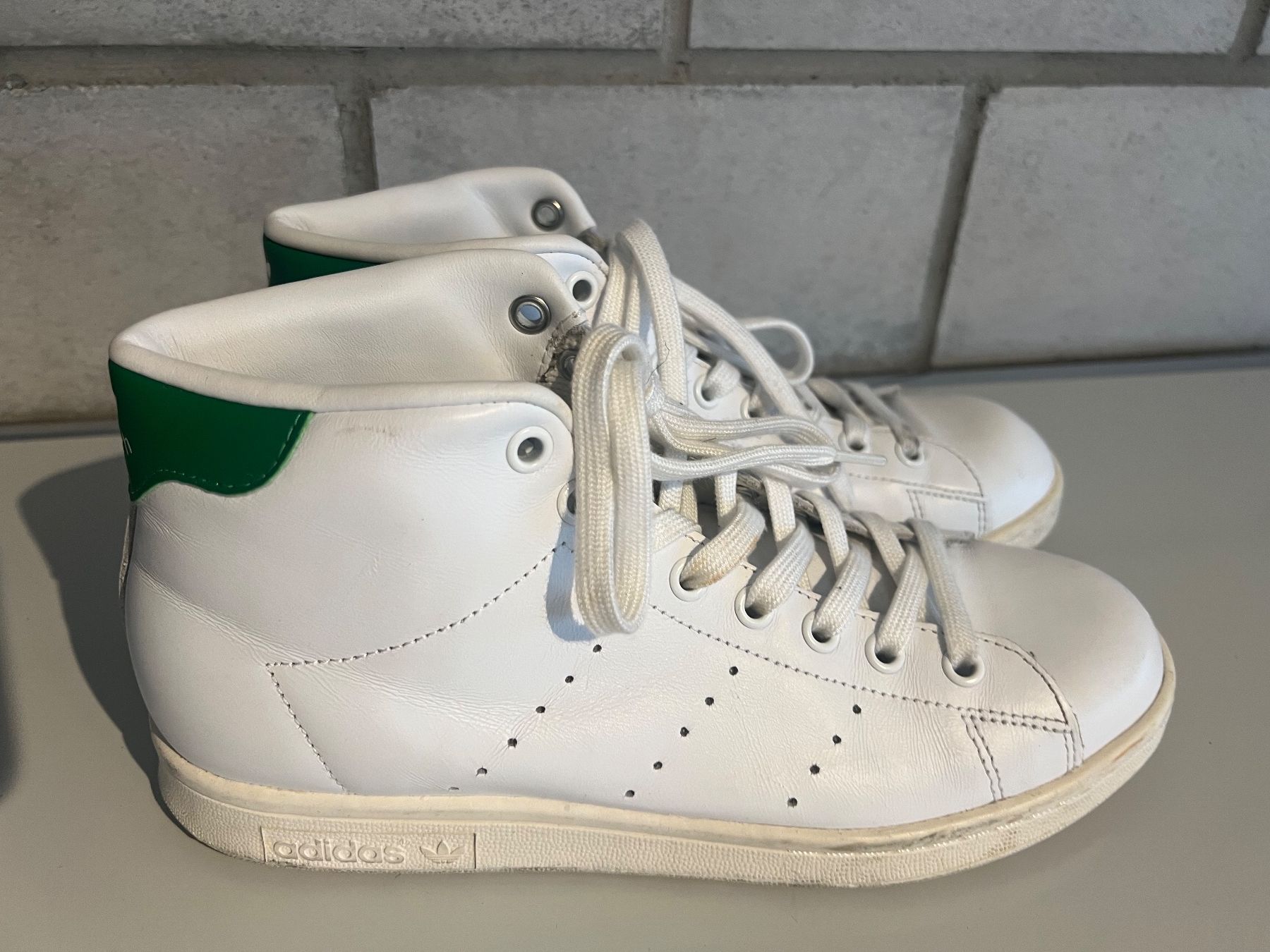 Adidas Scarpe da donna: Stand Smith Adidas Schuhe Gr 39.5 – Usato da Biel/Bienne venduto da Jobu03 1