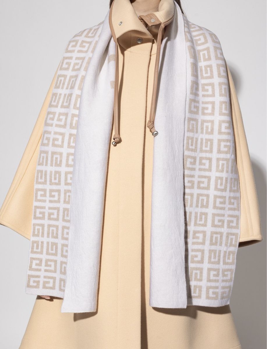 Givenchy Foulard & Sciarpe: Givenchy Schal – Nuovo (secondo la descrizione) da Läufelfingen venduto da kiaverann