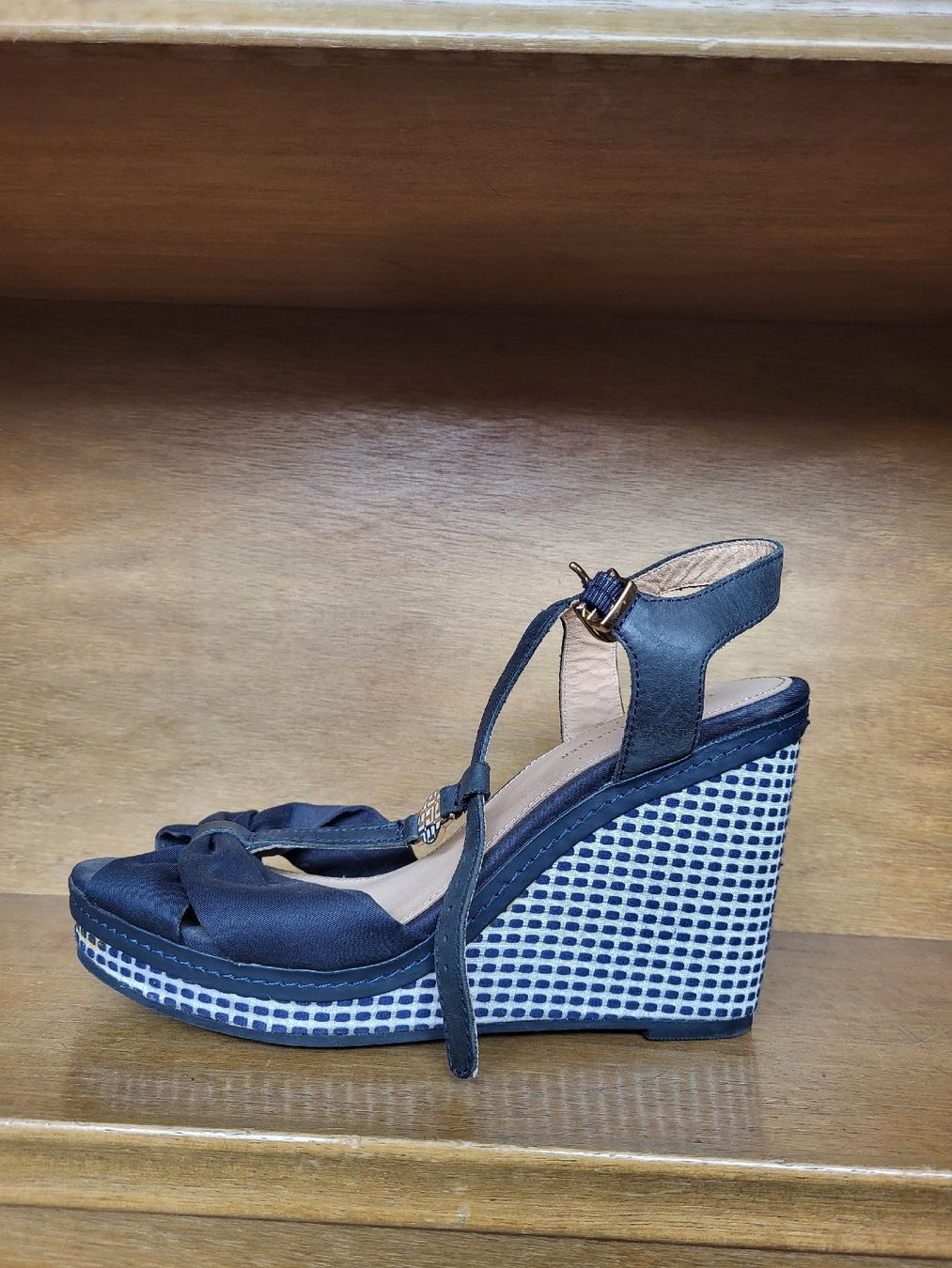 Tommy Hilfiger Scarpe da donna: Tommy Hilfiger Wedges – Usato da Zweisimmen venduto da Adorable 2