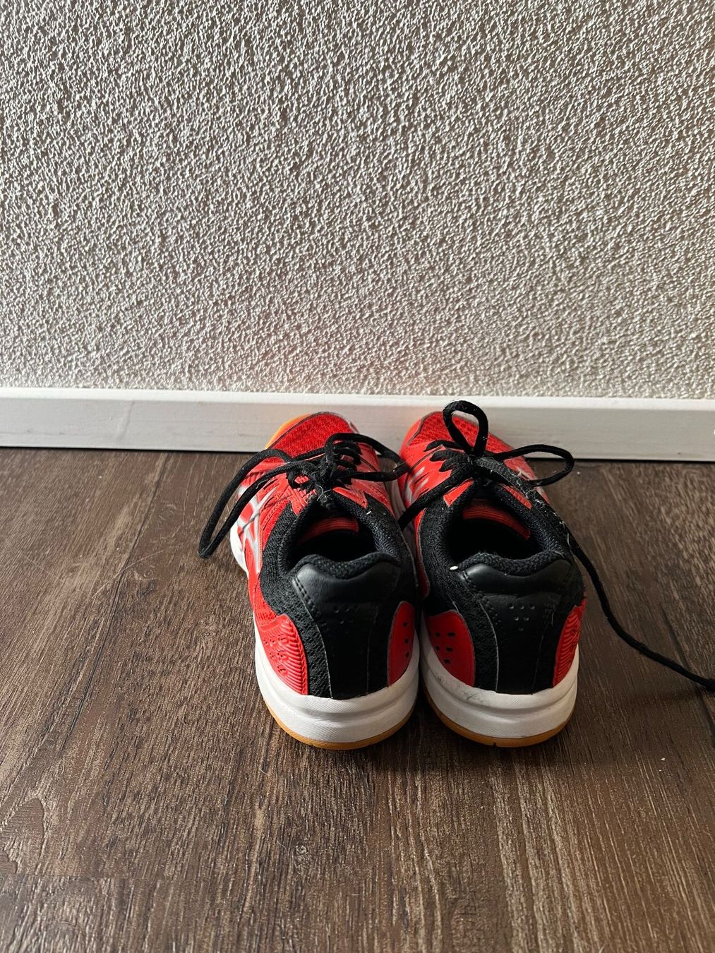 Asics Herrenschuhe: Hallenturnschuhe asics Gr.34.5 – Gebraucht aus Neuendorf von flury4623 2