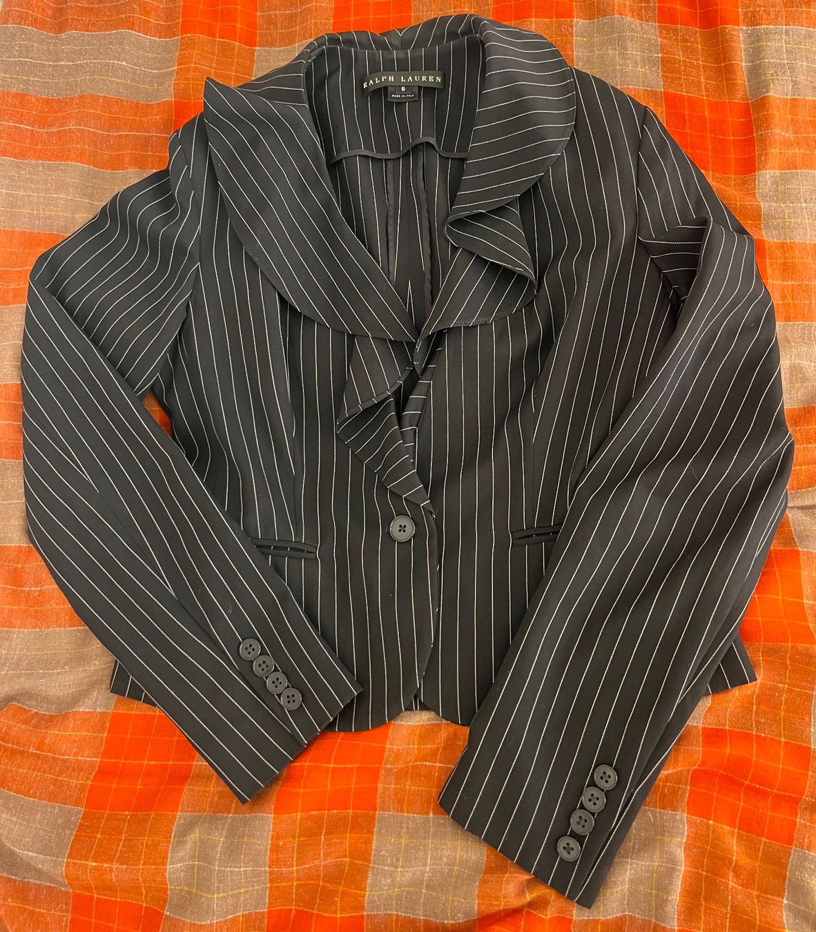 Ralph Lauren Giacche: RALPH LAUREN pinstripe, ruffled & elegant blazer – Nuovo (secondo la descrizione) da Lausanne venduto da NYC67 2