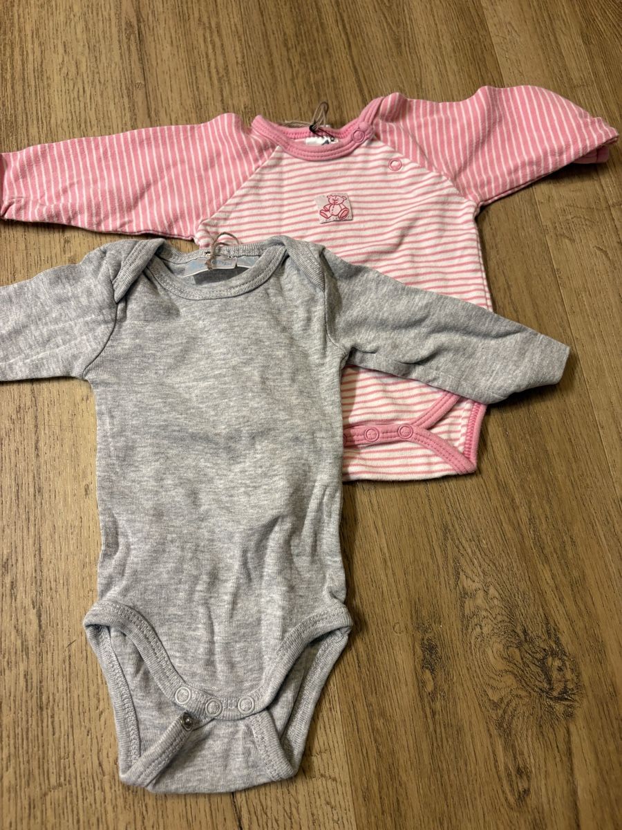 Lotti & Set di vestiti: Body's grösse 50/56 – Usato da Hildisrieden venduto da Leoniewyr