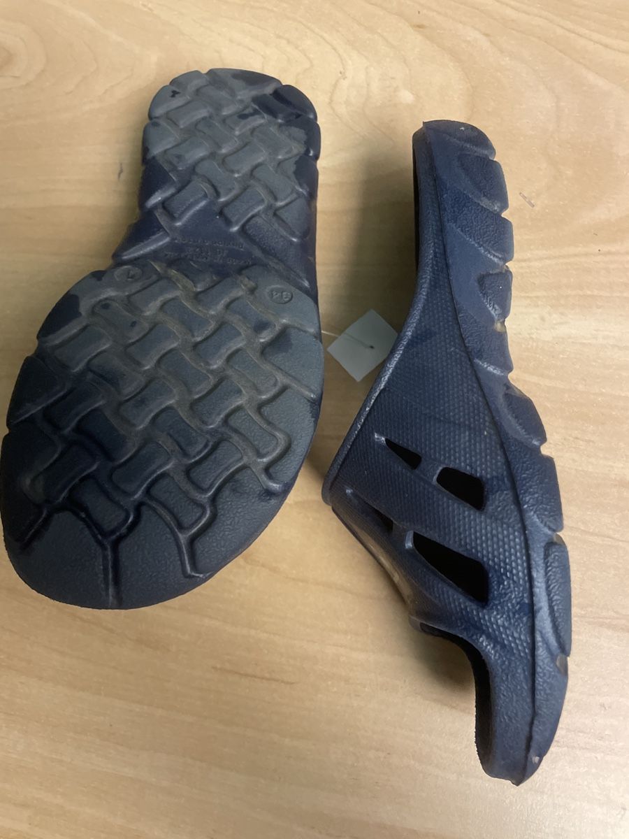Scarpe da uomo: Badeschuhe / Poolschlappen Aqua Sphere, Grösse 34 – Usato da Obergerlafingen venduto da cabo4 2