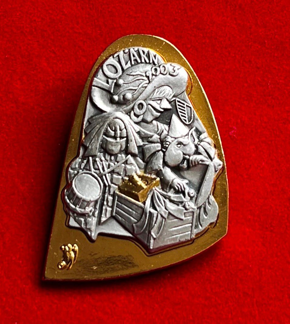 Placchette & Badge: Fasnachtsplakette Luzern Komitee B 2003 – Usato da Obernau venduto da Wgnom