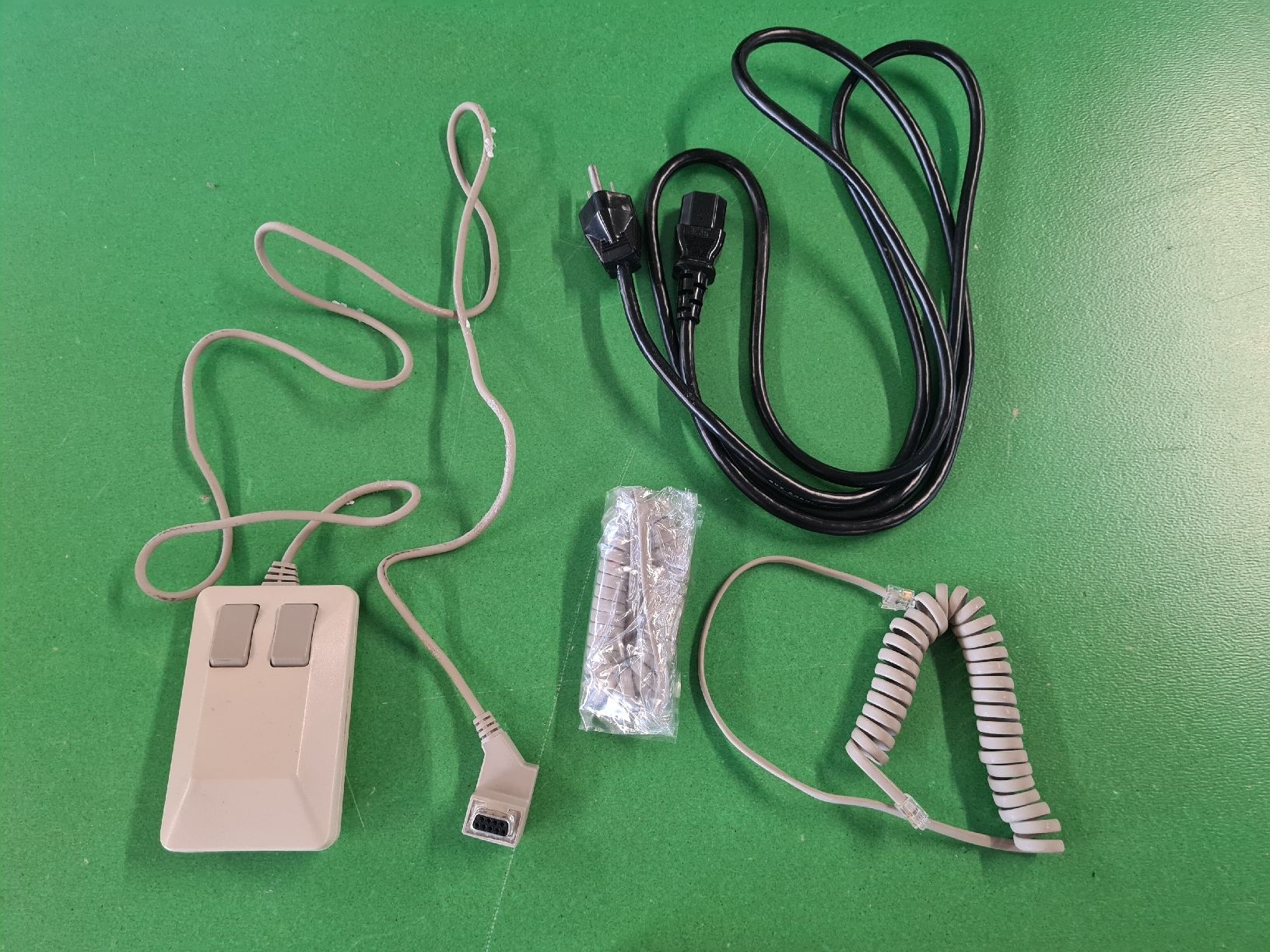 Commodore PC: Commodore Amiga 1000, mit Originalverpackung und Zubehör – Usato da Derendingen venduto da CompiDD 4