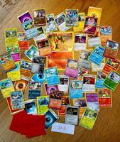 Über 50 gemischte originale Pokémon‑Karten inkl einer Jumbo