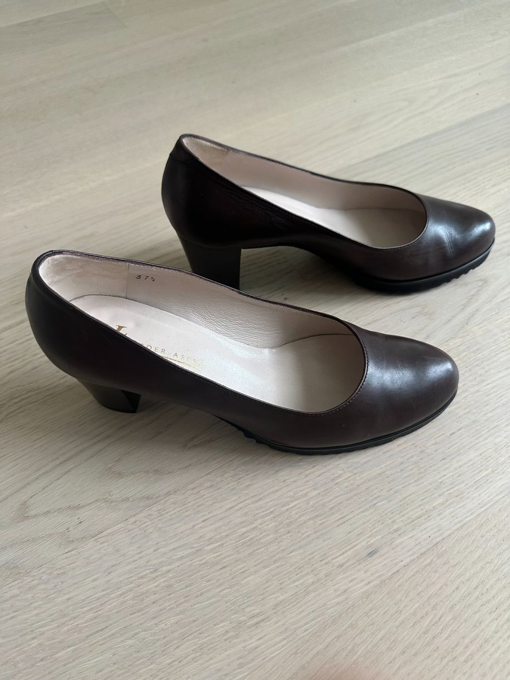 Damenschuhe: Brauner Pumps von Leder-Asper – Gebraucht aus Zürich von Rigiblick2 1