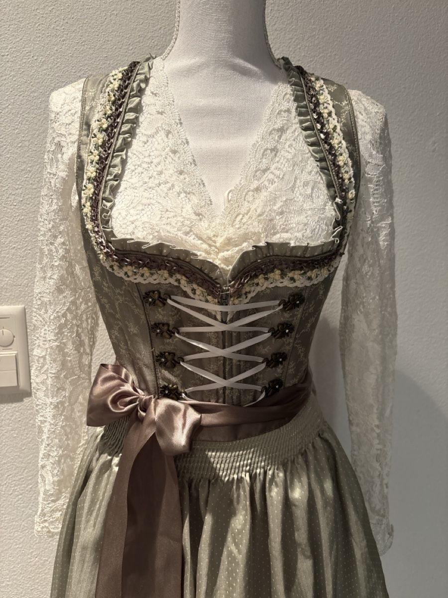 Krüger Vestiti: Schönes Dirndl mit spitzen Bluse Krüger – Usato da Wiesendangen venduto da Powersandra03 1