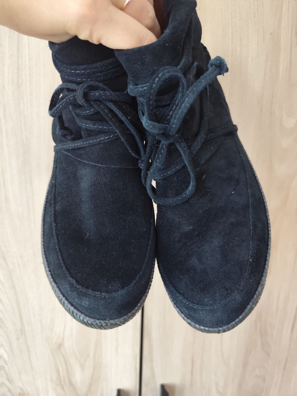 Ugg Scarpe da uomo: UGG Boots Black Suede Size 8 EU 39 with Box – Nuovo (secondo la descrizione) da Mägenwil venduto da VintageGirly 6