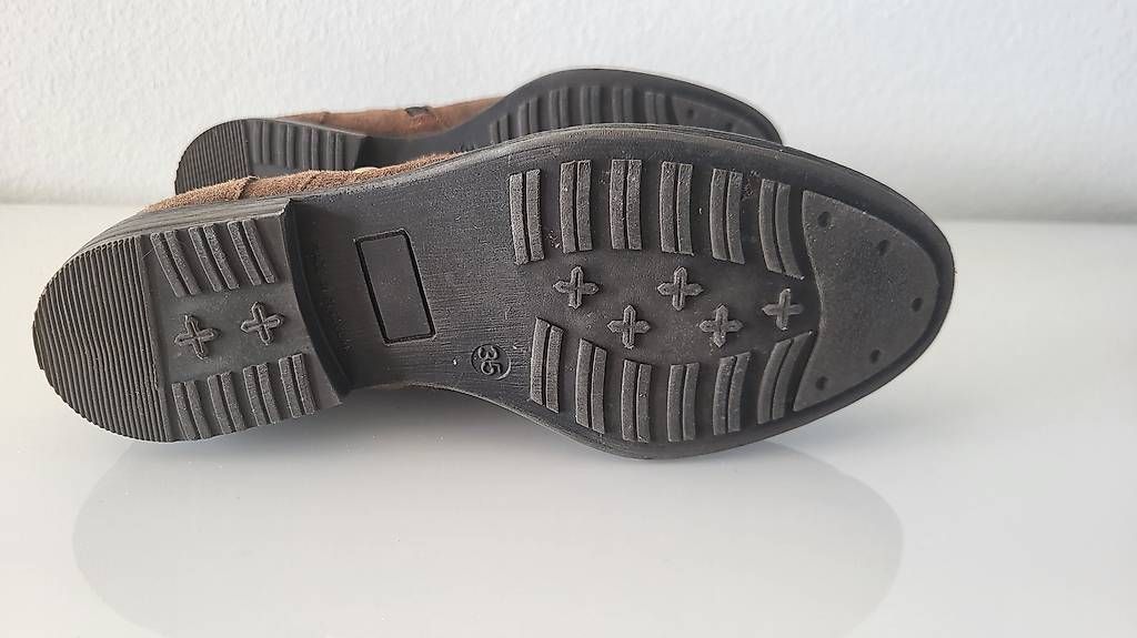 Damenschuhe: Tolle Stiefeletten Grösse 35 – Gebraucht aus Therwil von cha_m68j 2