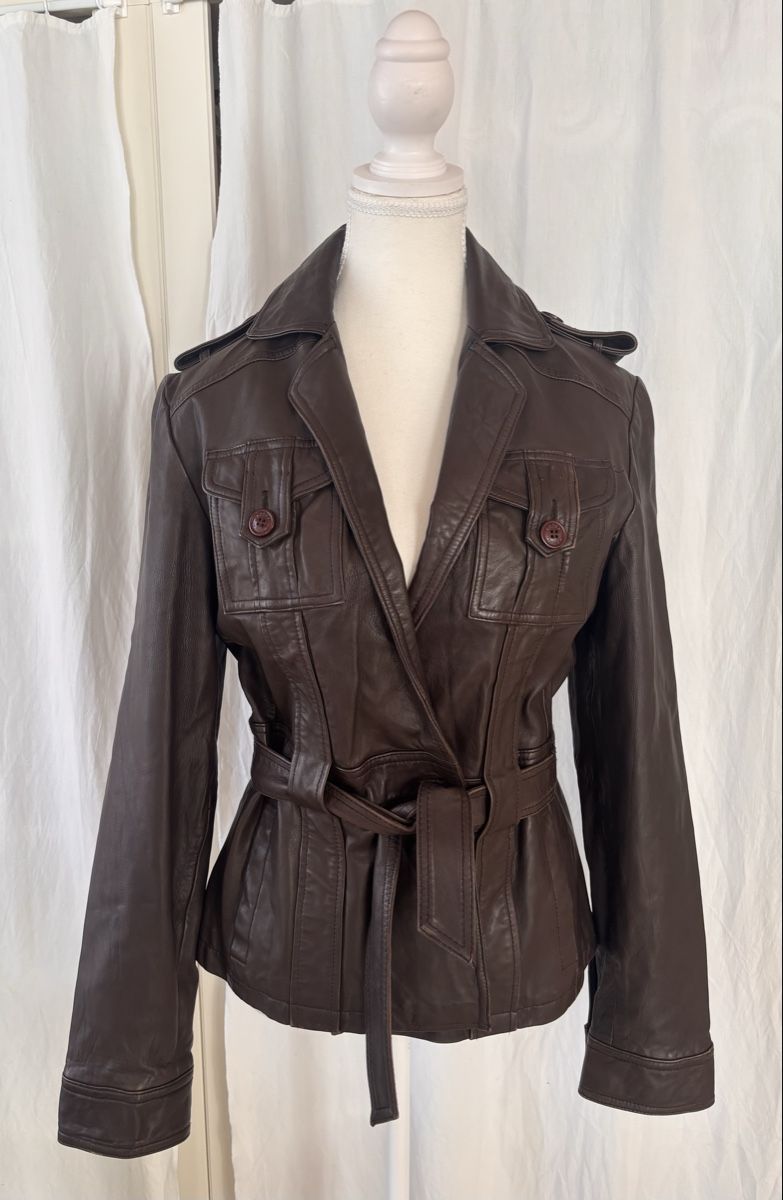 Kookai Giacche: Veste en cuir Kookaï 38 – Nuovo (secondo la descrizione) da La Chaux de Fonds venduto da vic_gr9h