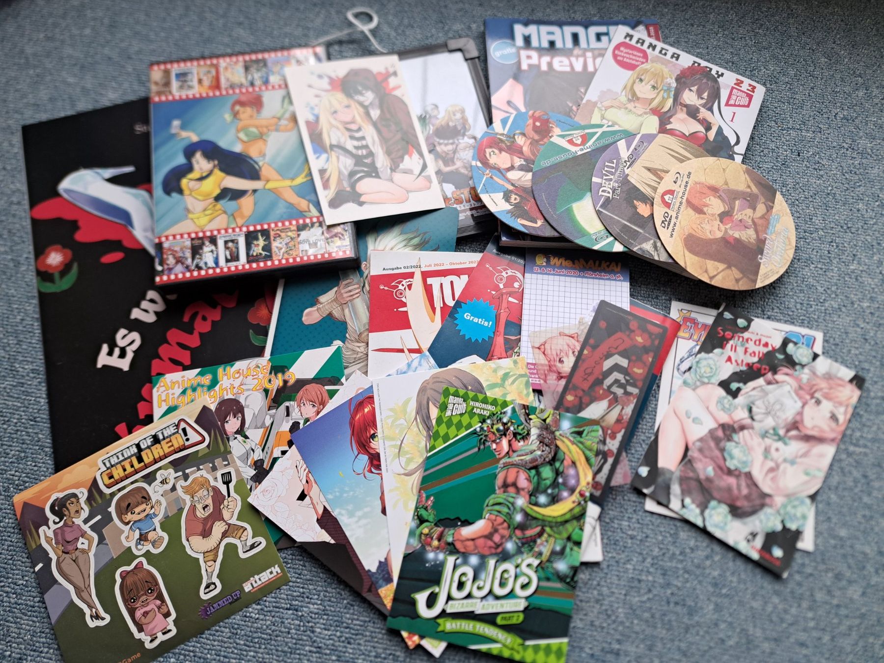 Comics: Manga/Anime Merchandise Set Extras DVD Poster Postkarten – Gebraucht aus Killwangen von KIANA08 1